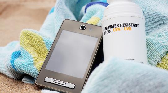 Handy & Co. im Freibad Bild