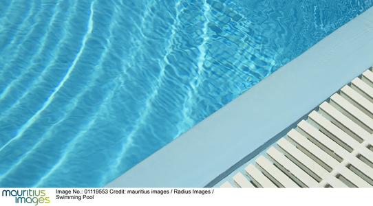 Freibad - mauritius images Bild