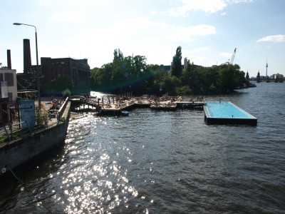 Badeschiff an der Arena 