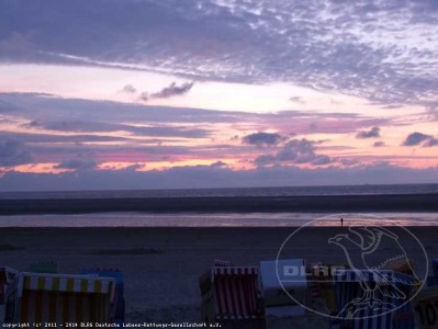 Meer- und Strandblick bei Abenddämmerung