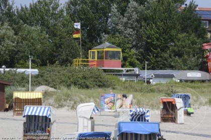 Strandkörbe und Sandstrand