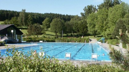Schwimmbecken Freibad Haselbach