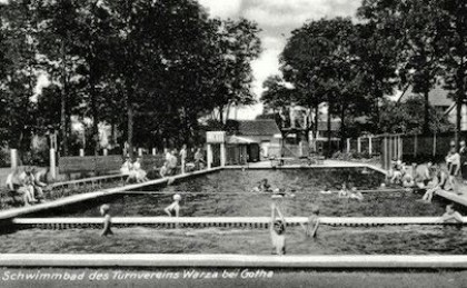 historisches Foto des Schwimmbades des Turnvereins Warza