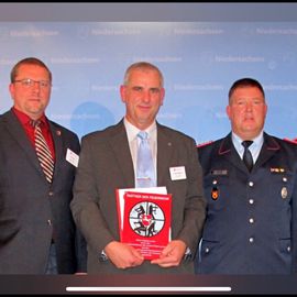 Verleihung der Förderplakette „Partner der Feuerwehr“ im Gästehaus des Niedersächsischen Landesregierung.