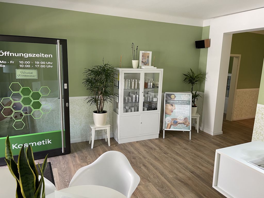 Nutzerfoto 5 Sanft & Schön Waxing Studio Laser Haarentfernung Nutzerfoto 5 Sanft & Schön Waxing Studio Laser Haarentfernung