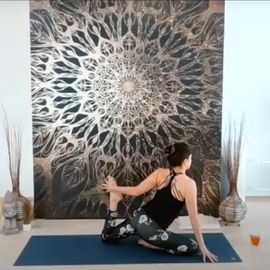 Yoga & Pilates La Femme bereitgestellt von Das &Ouml;rtliche