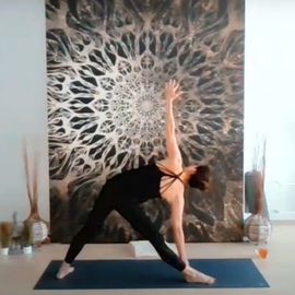 Yoga & Pilates La Femme bereitgestellt von Das &Ouml;rtliche