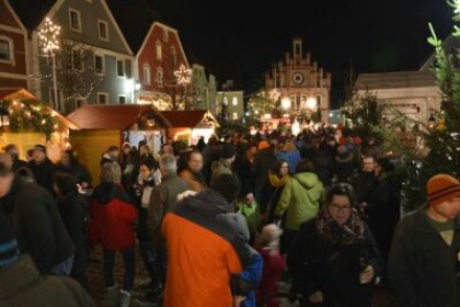 Treiben auf dem Weihnachtsmarkt 