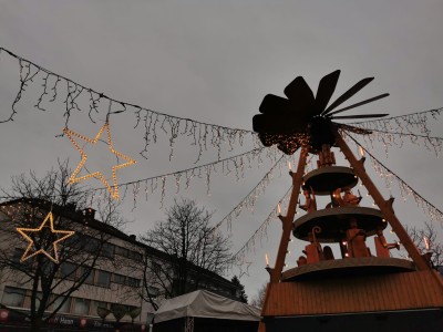 Haaner Weihnachtspyramide am Brunnen