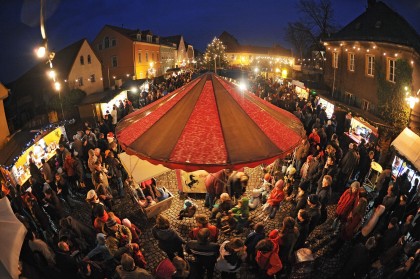 Blick auf den Radebeuler Weihnachtsmarkt