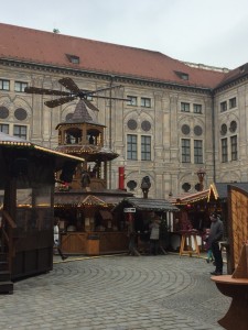 Das Weihnachtsdorf im Kaiserhof der Residenz München 2016