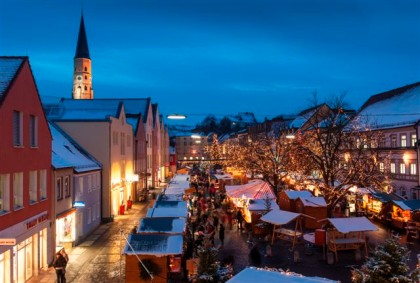 Nikolausmarkt auf dem Marienpatz in Dingolfing