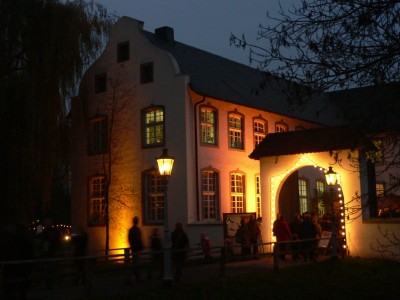 Weihnachtsmarkt auf dem Wasserschloss Dorenburg 2010 (01)