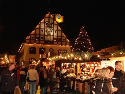 Plauener Weihnachtsmarkt auf dem Altmarkt 2010 (01)