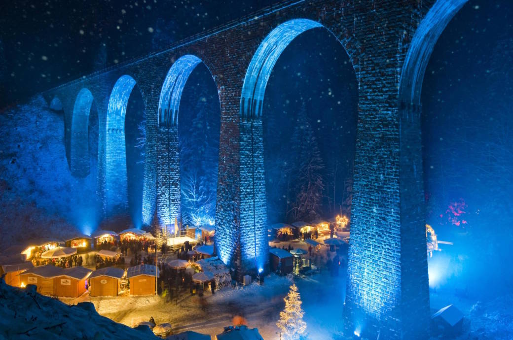 Idyllischer Weichnachtsmarkt in der Ravennaschlucht Bild